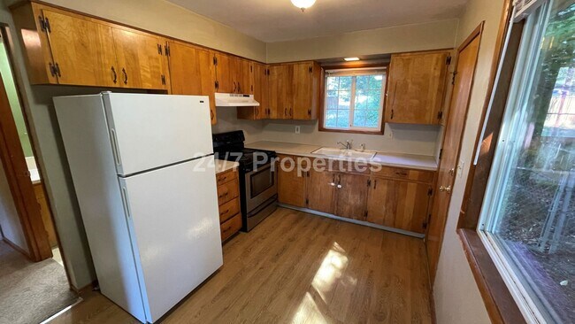 Building Photo - 2024-1130MF