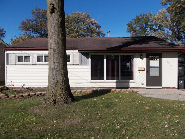 Building Photo - 1715 E Greig Ave