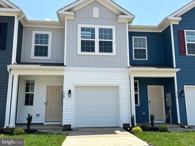 Building Photo - 127 Rae Ct