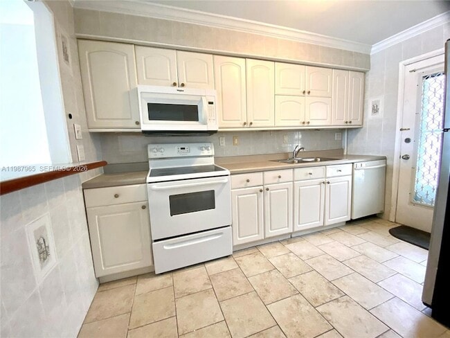 Foto del edificio - 400 Golden Isles Dr