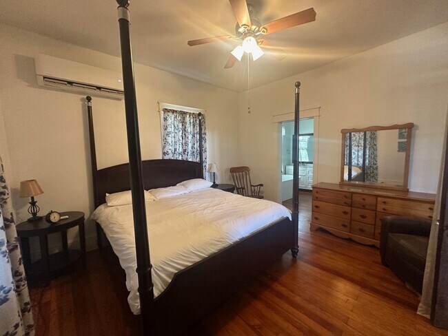 Foto del edificio - Salem Charm!