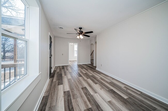 Foto del edificio - Please View 3D Virtual Walk-Through Before Scheduling a Showing