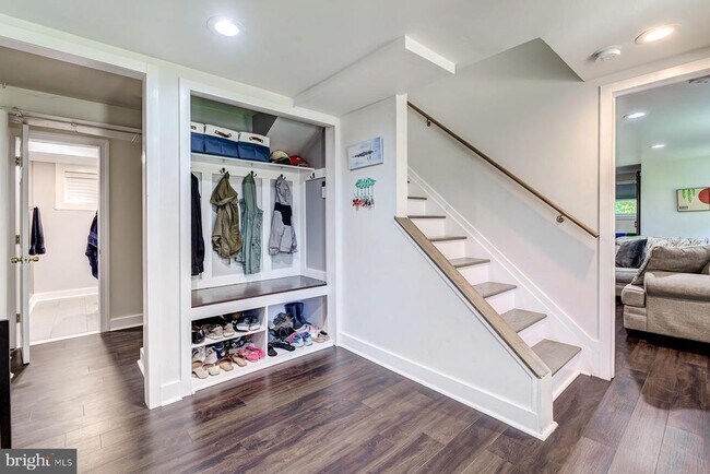 Building Photo - 7806 Jansen Dr