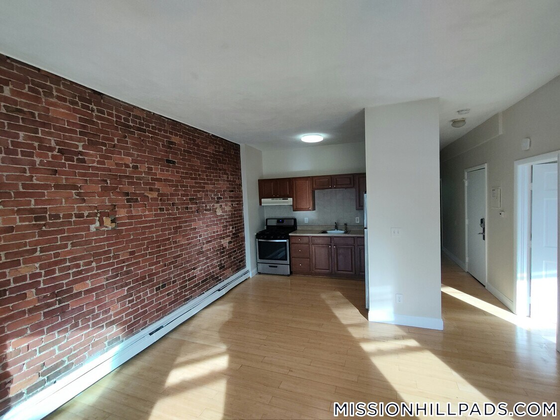Primary Photo - 338 Warren St