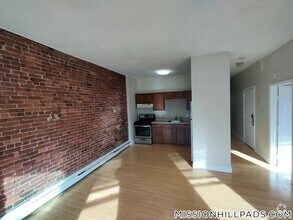 Building Photo - 338 Warren St