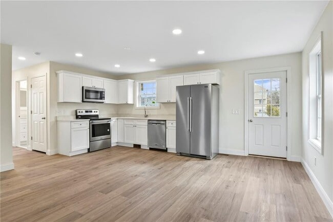 Building Photo - 24 Blackburn St