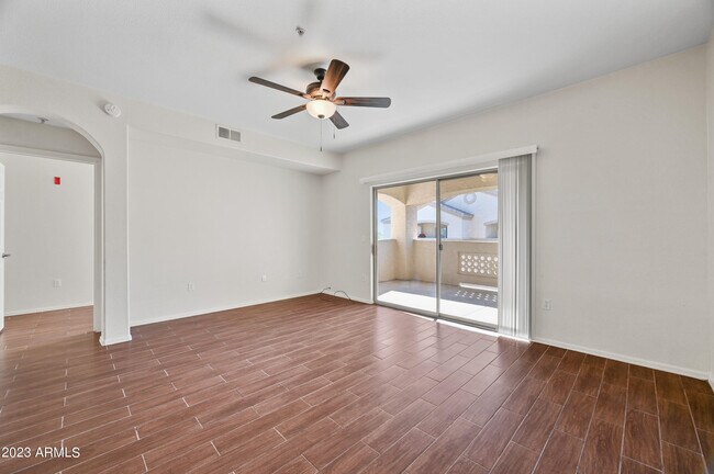 Foto del edificio - 920 E Devonshire Ave