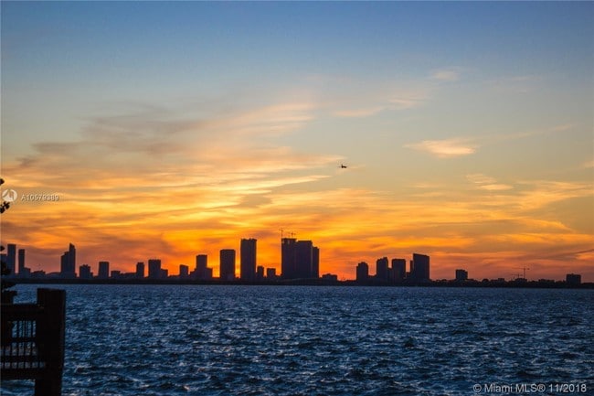 Foto del edificio - 4750 N Bay Rd