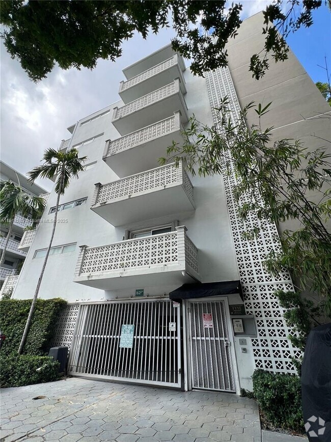 Building Photo - 1620 West Ave