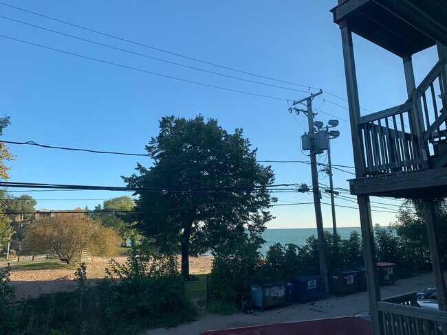 Amazing view of Lake Michigan from the sunroom! Access to Hartigan Beach in the alley. - 1032 W Loyola Ave