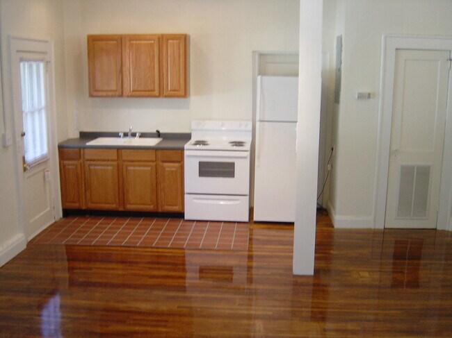 Building Photo - 316 Caplewood Dr