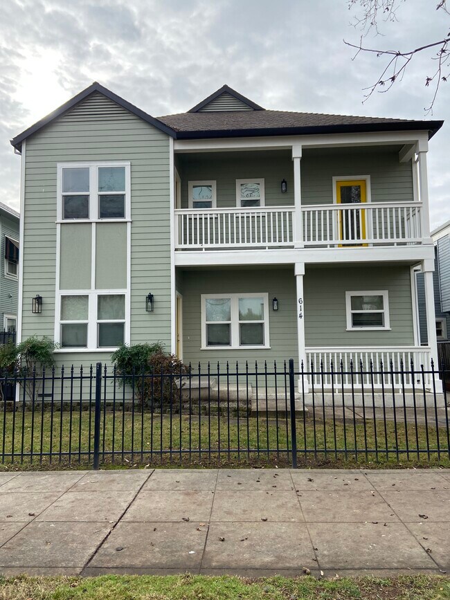 Building Photo - 614 S St