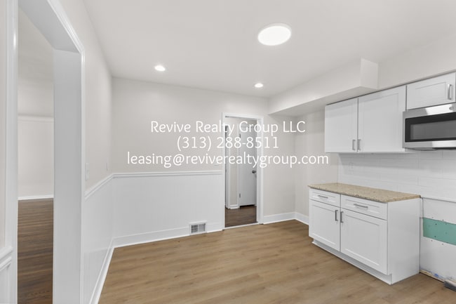 Building Photo - 20241 Kentfield St