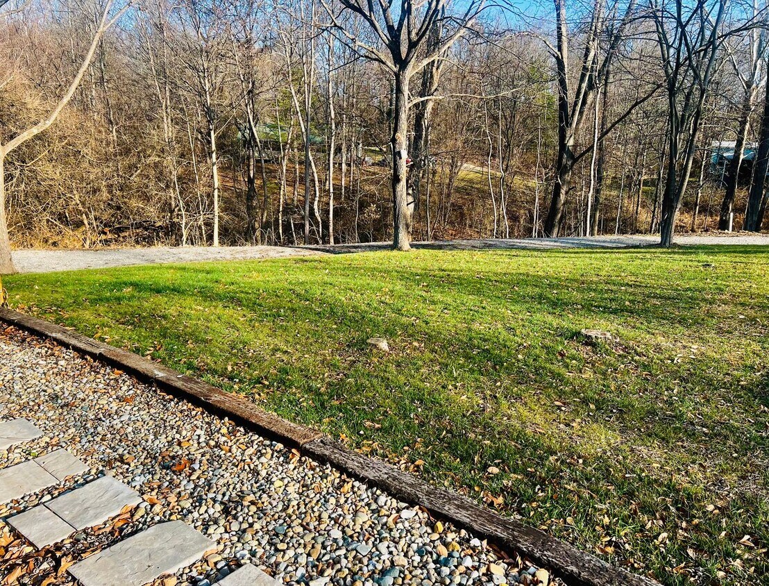 Primary Photo - 3 bedroom 2 bath BUNGALOW with plenty of n...