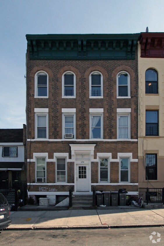 Primary Photo - 124 Linden St