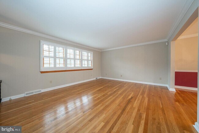 Building Photo - 2304 Larkwood Dr