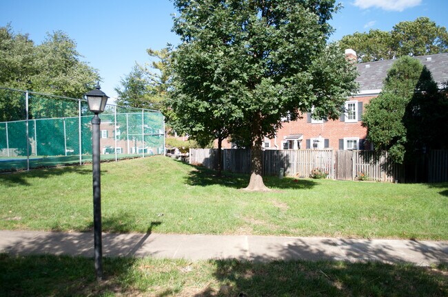 Building Photo - 3073 S Abingdon St