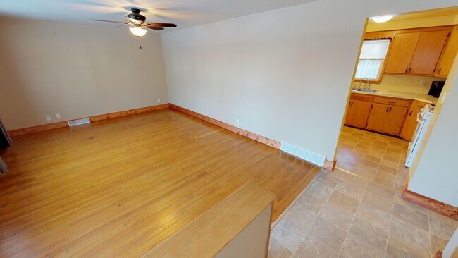 Foto del edificio - 907 E Harding Dr