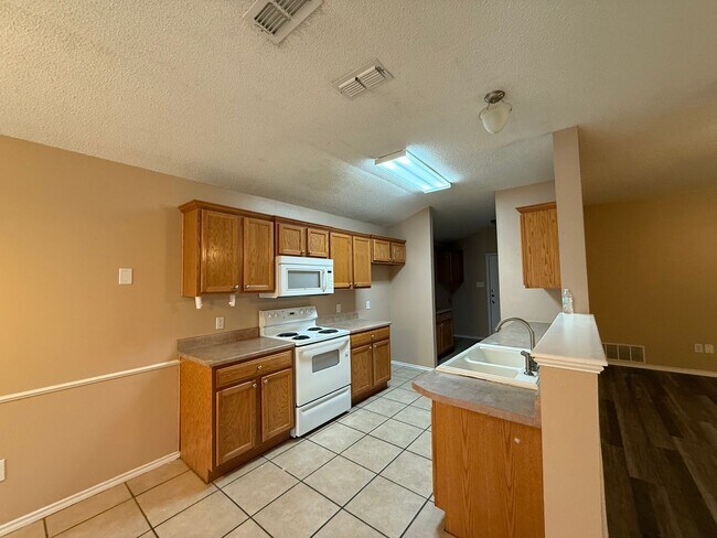 Foto del edificio - Available Now!