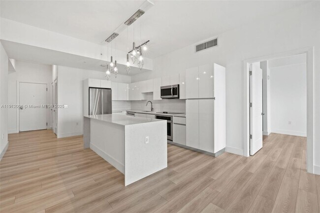 Foto del edificio - 101 Diplomat Pkwy