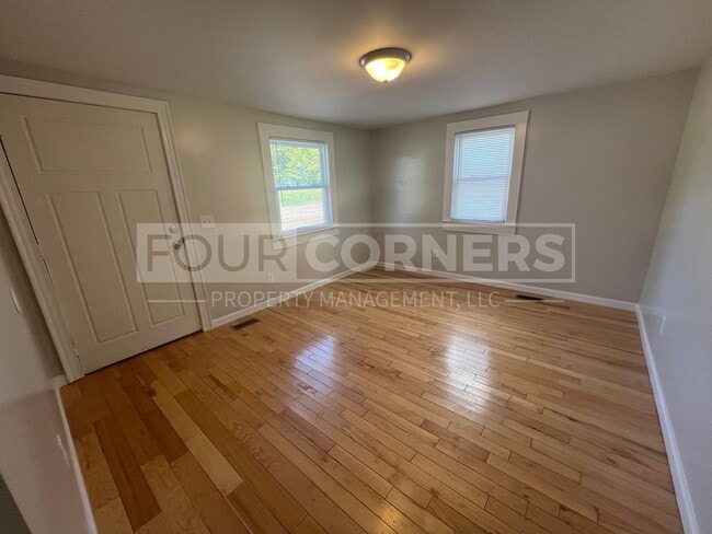 Building Photo - Beautiful 3 Bedroom 2 Bath House
