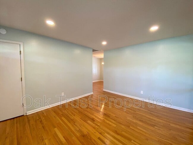 Building Photo - 1305 Ocean View Rd