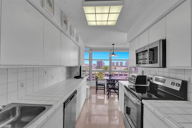 Foto del edificio - 3 br, 3 bath House - 3500 Mystic Pointe Dr...
