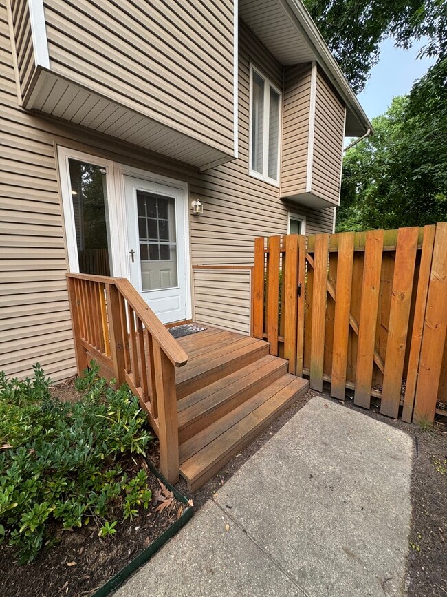 Building Photo - 633 Pine Bnd