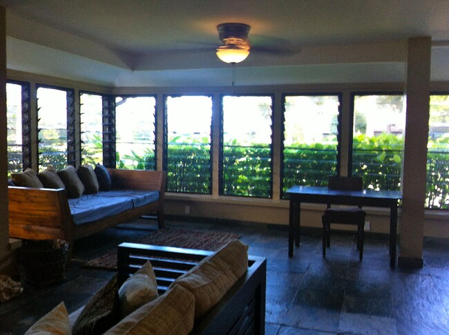 Foto del edificio - 68-615-615 Farrington Hwy
