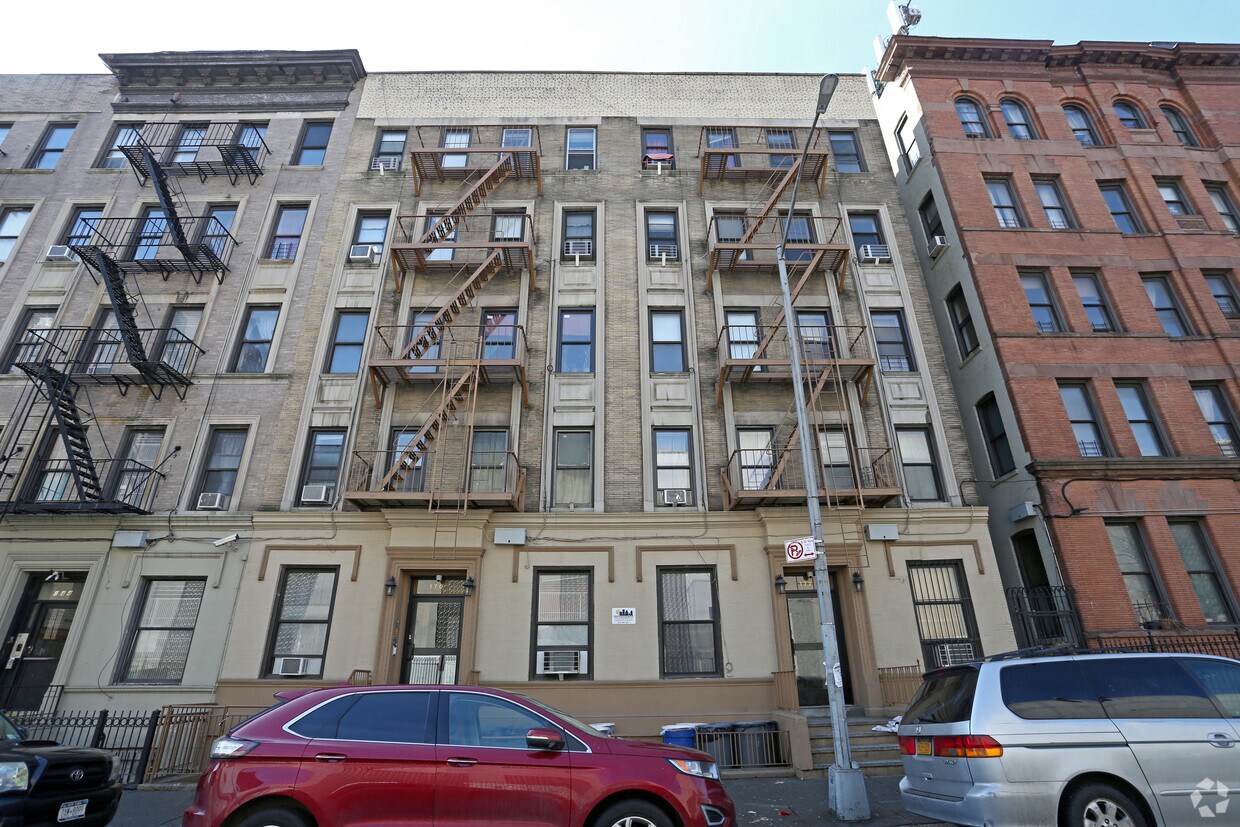 Building Photo - 172 W 109th St