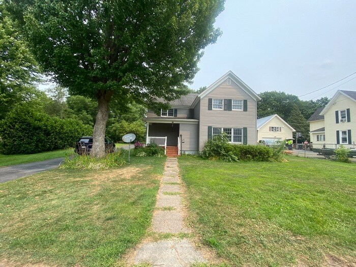Primary Photo - Beautiful 4 bedroom 1.5 bath located in th...