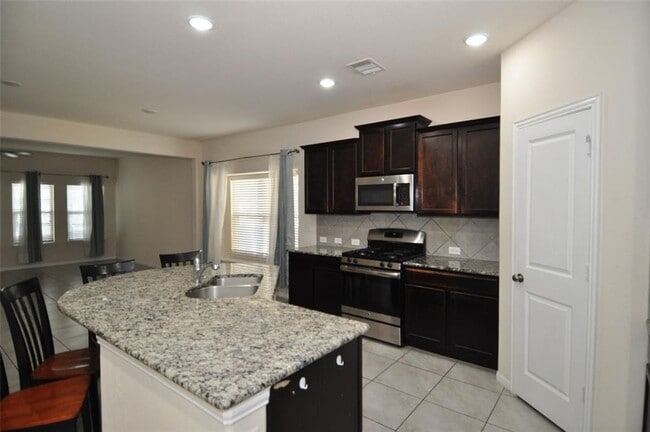 Foto del edificio - Open Single Story Home in Great Location