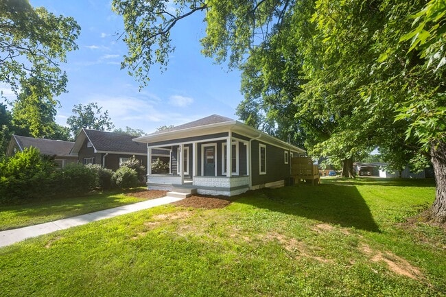 Building Photo - 2 Bedroom 1 Bath House in Clarksville