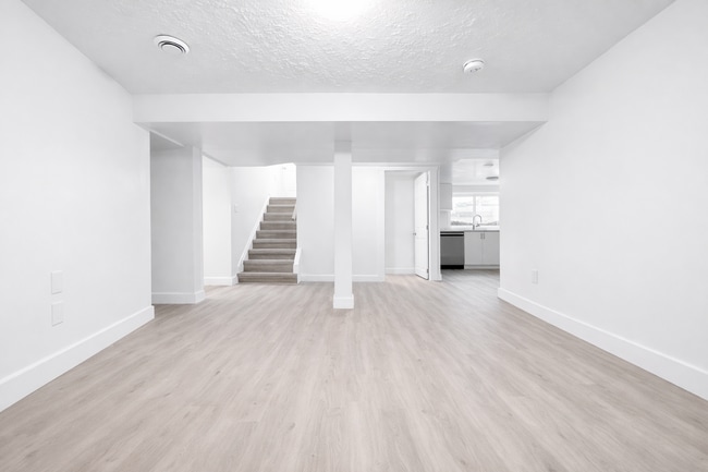 Building Photo - 428 Thorold Rd