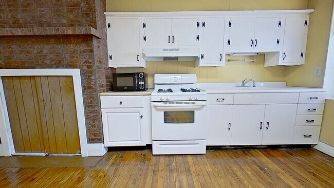 Foto del edificio - 2 Story Duplex