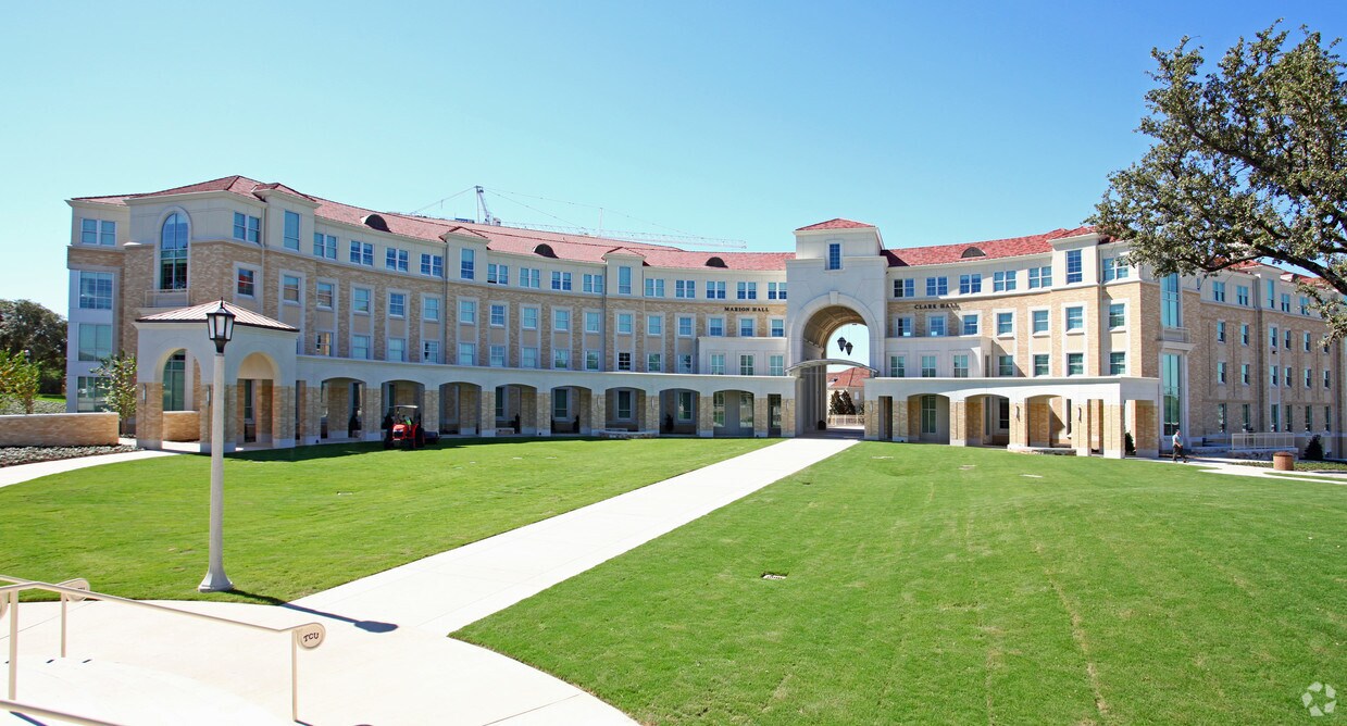 Foto del edificio - P.E. Clark Hall