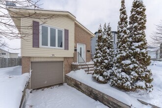 Building Photo - 766 Cataraqui Woods Dr