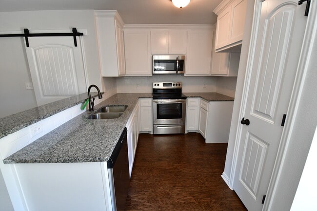 Building Photo - 213 W Forest Ave