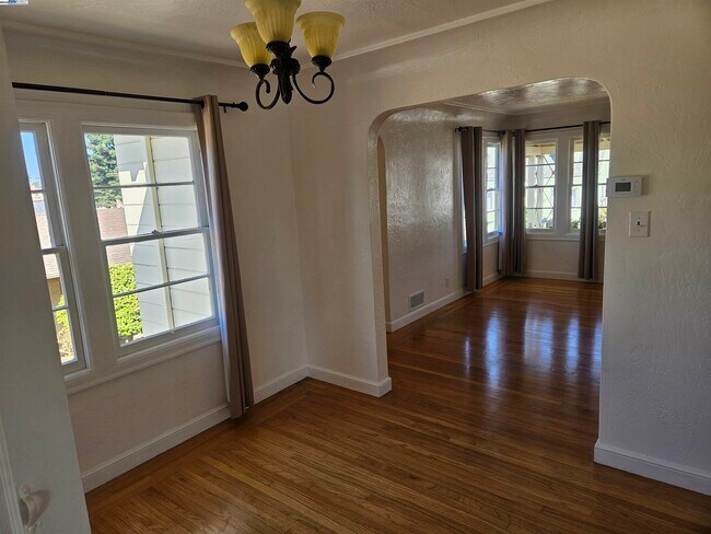 Foto del edificio - 1465 Ohio St