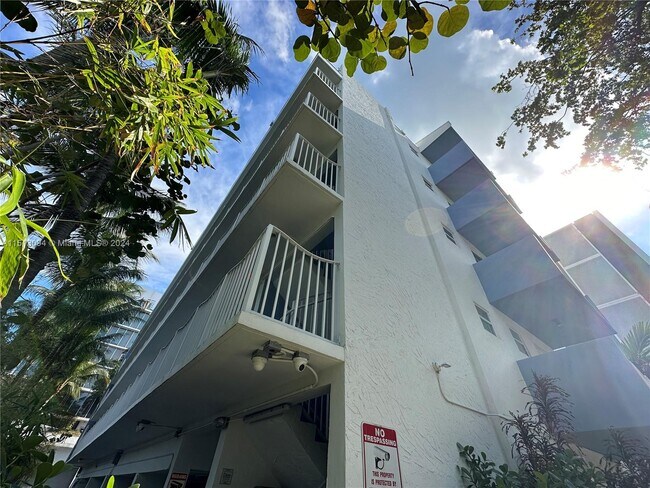 Foto del edificio - 61 Collins Ave