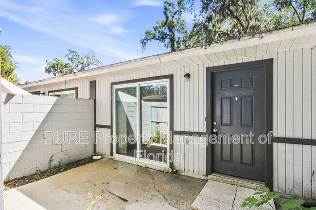 Foto del edificio - 2040 SE 40th Street Rd