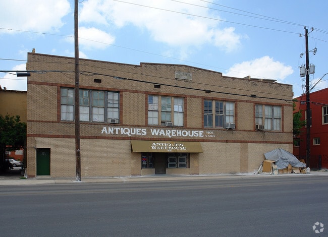 Building Photo - 1405 S Flores St