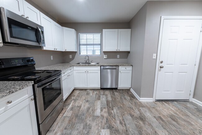 Foto del edificio - 3435 Balboa Cir