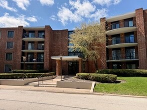 Building Photo - 1405 E Central Rd