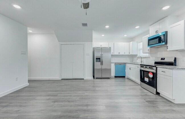 Foto del edificio - 8218 Bigwood St