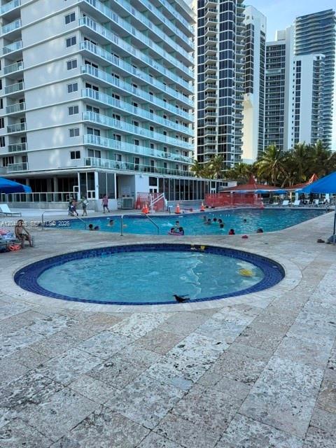 Foto del edificio - 19201 Collins Ave