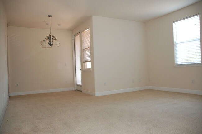 Foto del edificio - Great Condo in Roseville