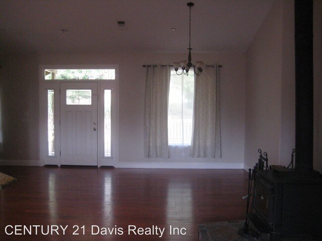 Building Photo - 4 br, 3 bath House - Lawrence Way 17067
