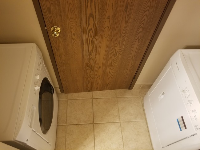 laundry - 1407 E Wyndham Cir