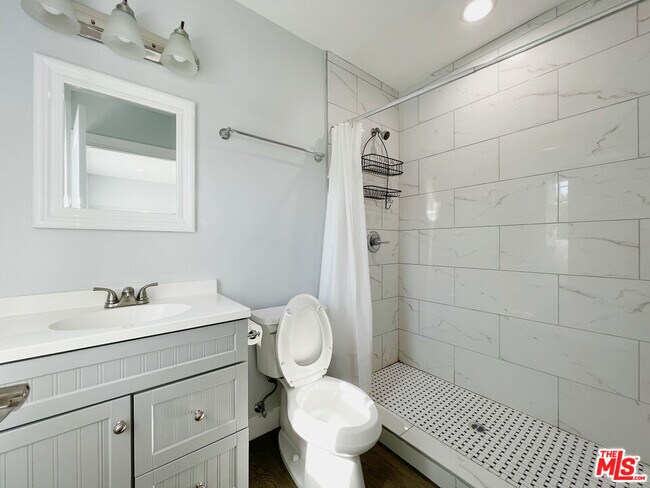 Foto del edificio - 2641 S Budlong Ave